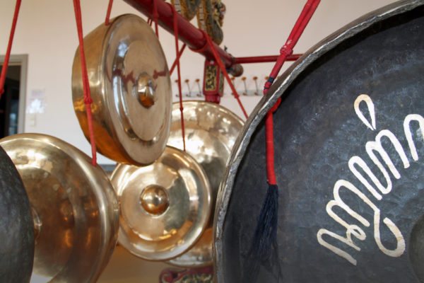 Les grands gongs du gamelan javanais